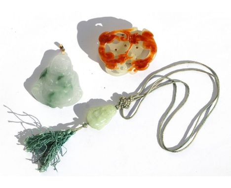 A Chinese yellow metal mounted jade / hardstone pierced brooch depicting two chilong, stamped 'G14K'; together with a Chinese