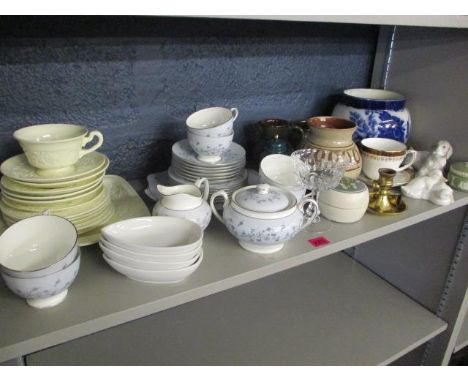 A mixed lot to include a Minton part tea set, along with a Wedgwood Patrician side plates and saucers, a wick snuff, a Nao do