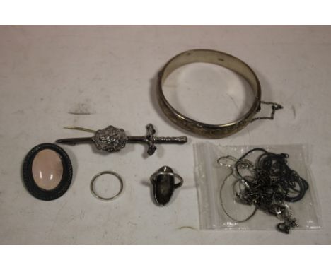 A BAG OF SILVER JEWELLERY TO INCLUDE A SWORD BROOCH, SILVER BANGLE ETC.