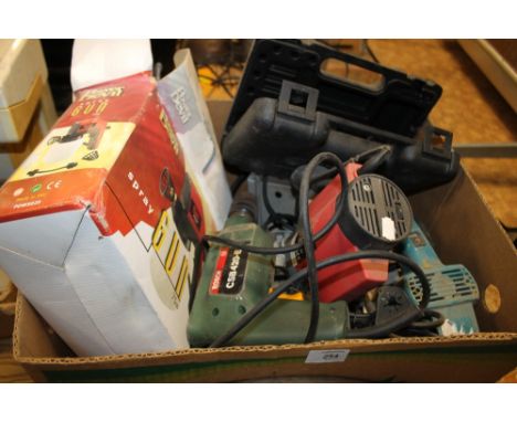 A BOX OF POWER TOOLS TO INCLUDE A SANDER, BOSCH DRILL ETC