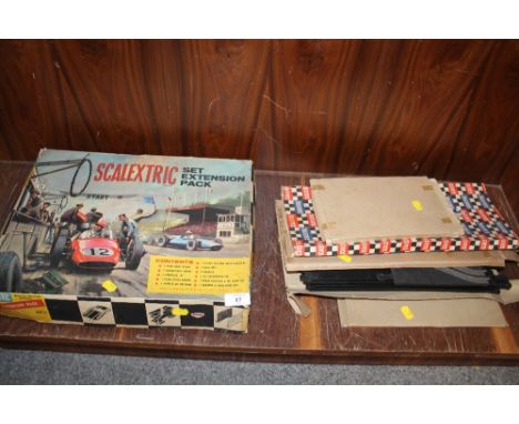 A BOXED VINTAGE SCALEXTRIC EXTENSION PACK