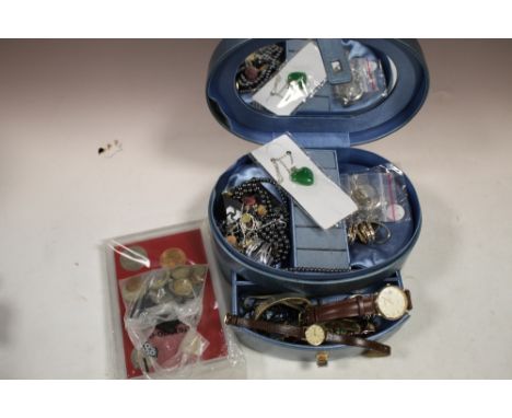 A CHRISTIAN DIOR JEWELLERY BOX AND CONTENTS TO INCLUDE JEWELLERY, COINS ETC