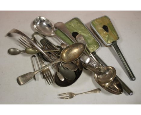 A BAG OF SILVER PLATED FLATWARE AND DRESSING TABLE ITEMS TO INCLUDE A HALLMARKED SILVER FORK