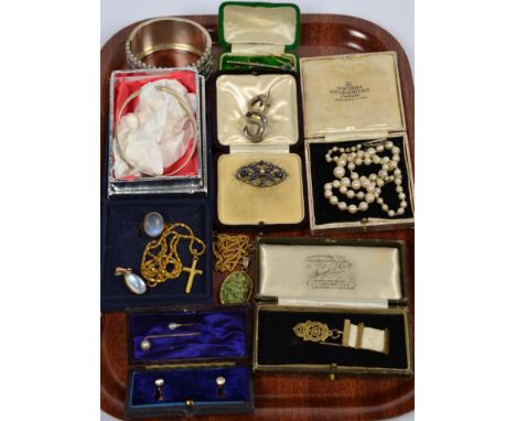 A hinged silver bangle; another white metal bangle; a cultured pearl necklace; three brooches etc 