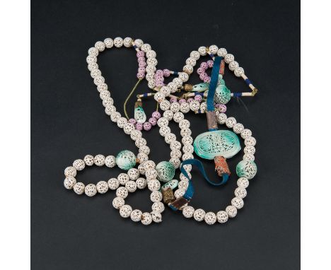 Chinese Ceramic Necklace, with open works and pendants. Textile and oval open work seal. Qing dynasty. Lenght 88 cm.