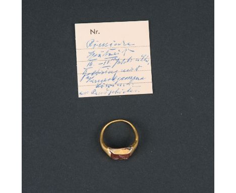 Egypt Gold Ring with Carneo Intaglio, gem sculpted animal demages roman egypt periode 2.-4. century A.D.  size 2x2,2 cm The h