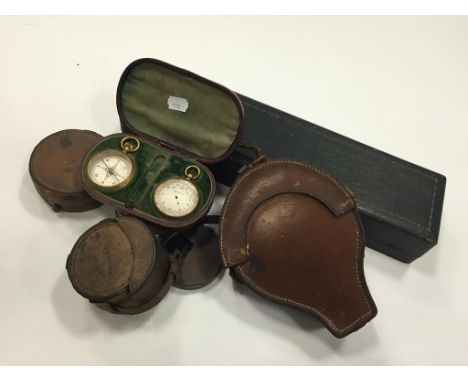 A VICTORIAN POCKET BAROMETER AND COMPASS IN FITTED CASE, a late 19th/early 20th century photographers 'birdie' in fitted case