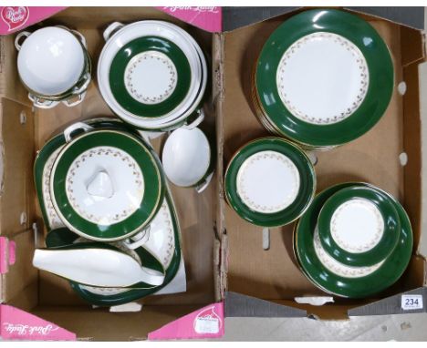 Large quantity of Spode Green Velvet dinnerware 