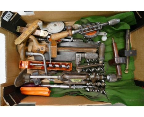 A collection of quality vintage woodworking tools to include wood drills, Yankee screwdrivers, brace and bits, levels etc. 