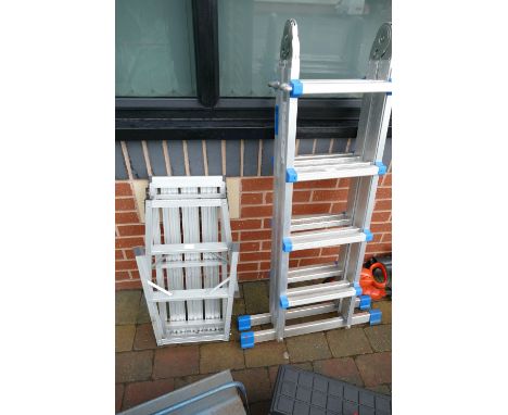 Aluminium folding ladders and similar step (2)