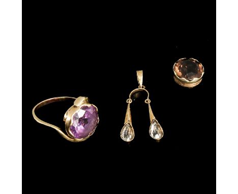 Consisting of among other things a ladies' ring 14KG ring size 16
