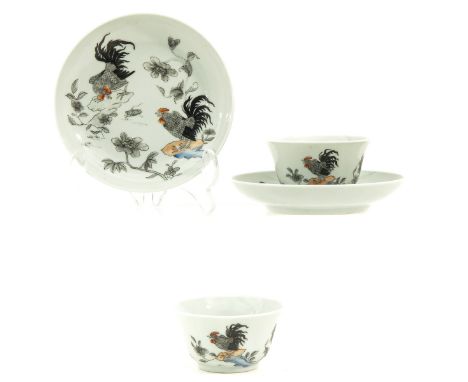 Decorated with roosters in garden, saucers are 13 cm. in diameter.
