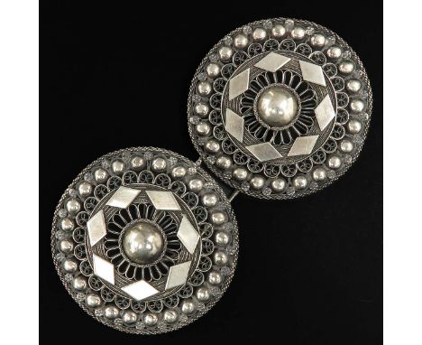 Second grade silver year letter 1915 worn in Zeeland traditional costume with 7 wiebers diameter 84 mm.