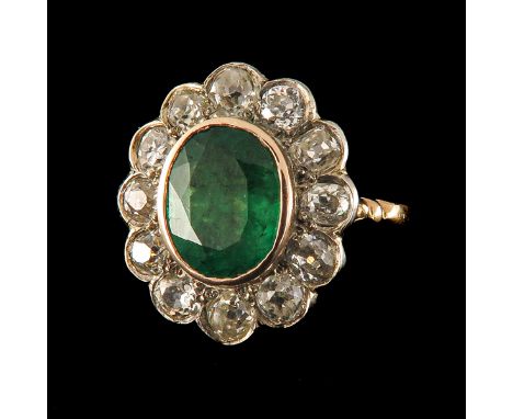 Emerald of 7 x 9 mm surrounded by 12 Bolshevik cut diamonds ring size 18