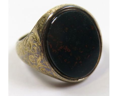 Yellow Metal (tests as 9ct) Gents Ring set with large Bloodstone size M weight 5.7 grams