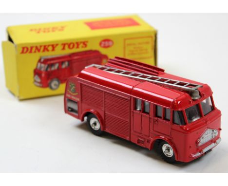 Dinky No.259 Fire Engine Excellent in a poor flap missing box.
