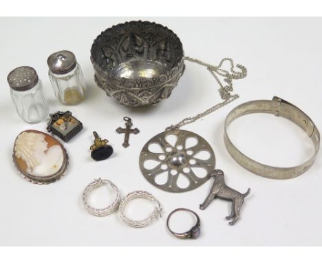 Mixed small Silver/White Metal items including Cameo, Compass, Bracelet, Salt/Pepper,Bowl weight approx 3 oz 