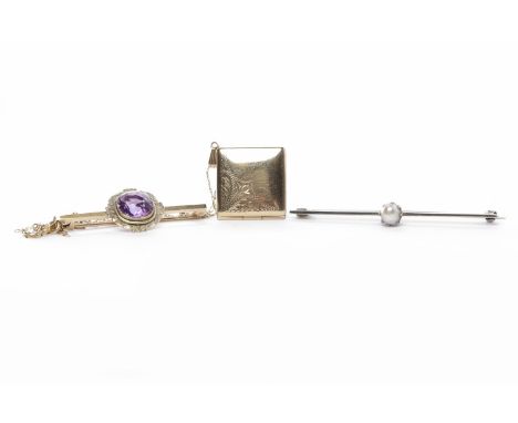 EARLY TWENTIETH CENTURY NINE CARAT GOLD AMETHYST BAR BROOCHset with an earlier old cushion cut amethyst within a decorative b