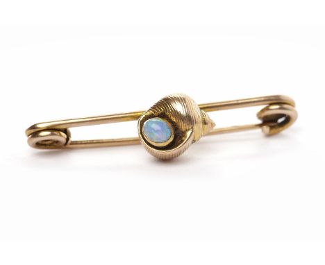 EARLY TWENTIETH CENTURY OPAL SET BROOCHmounted centrally with a conch shell motif modelled in the round, set with a single ov