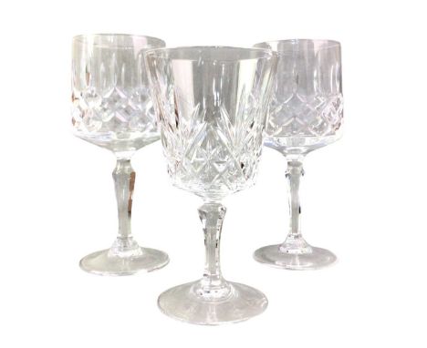 MID CENTURY PURPLE GLASS JUG AND TUMBLER SET, AND OTHER GLASSWARE including wine glassesthe purple glass jug 16.5cm high