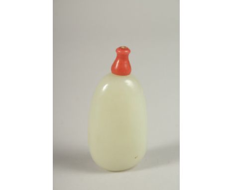 A CHINESE CARVED JADE SCENT BOTTLE, 6.5cm high.