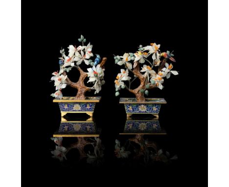 TWO SEMI-PRECIOUS STONES TREES 19TH-20TH CENTURY 十九至二十世紀 銅胎掐絲琺瑯百寶花樹盆景（一對） each with a moulded tree issuing from a cloisonné e