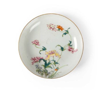 FAMILLE ROSE 'POPPY' PLATE QING DYNASTY, 18TH-19TH CENTURY  清 九畹山房款 外胭脂紅釉内粉彩虞美人紋盤 delicately painted with flowering poppies e