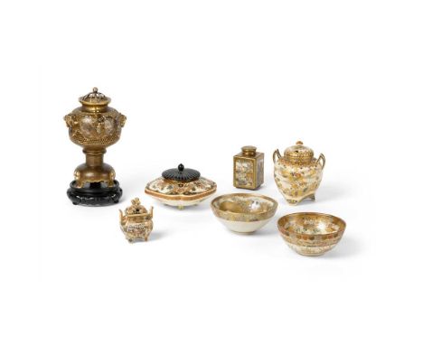 GROUP OF SEVEN SATSUMA WARES MEIJI PERIOD 明治 長州山 共光畫、南岳、服部、安田款 格式薩摩燒瓷器（共七件） comprising: a lantern form 'Rakan' koro on three 