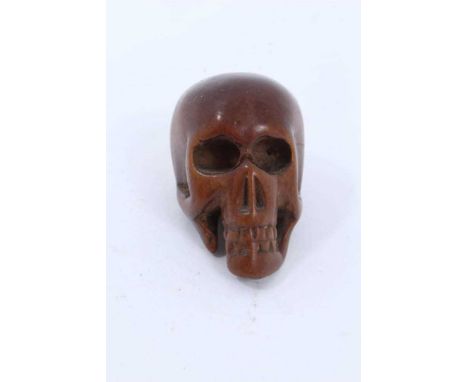 Antique Japanese carved boxwood netsuke, in the form of a skull, 3.5cm high