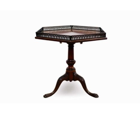 Impressive Chippendale style mahogany supper table, the hexagonal tilt top wit( lattice pierced gallery on leaf carved balust