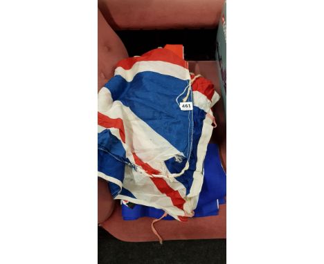 QUANTITY OF VINTAGE FLAGS AND TEA TOWELS