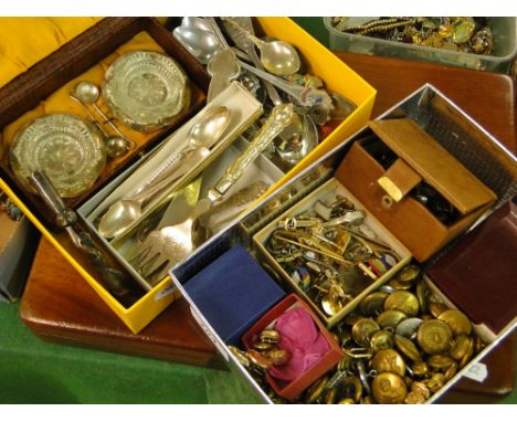 Box with plated souvenir spoons, salts and a box of military buttons, tie-pins, etc.