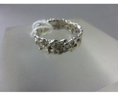 Watlings of Lacock 18ct White Gold Filigree Band Ring set with five small diamonds