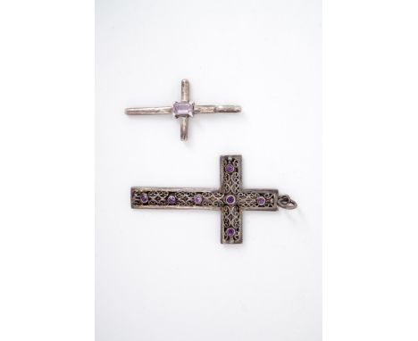Two white metal and amethyst cruciform pendants, 4 cm and 3 cm respectively, 4.6 g
