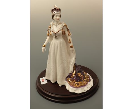 A Royal Worcester figurine "Queen Elizabeth II" CW 457, limited edition number 566/4500 with certificate, 24 cm high, (free o