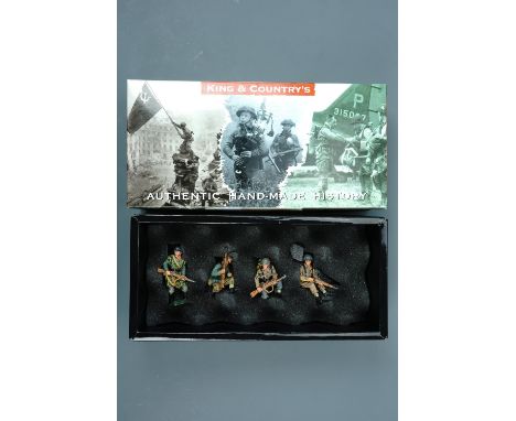 King &amp; Country scale model Battle of the Bulge Winter Tank Riders