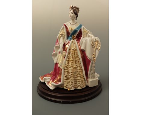 A Royal Worcester figurine "Queen Victoria" CW442, limited edition number 493/4500, 23 cm high, (free of damage)