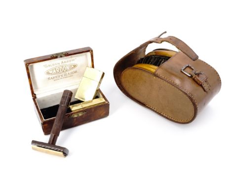 A vintage Wardonia "Golden Arrow" Bakelite safety razor, cased, together with a travelling brush set