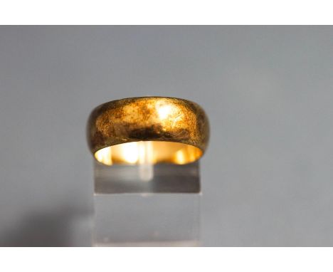 A 9 carat gold wedding ring, 5.7 g gross