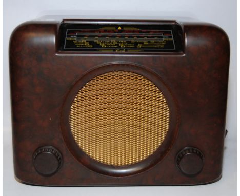 A 1930s BUSH BROWN BAKALITE VALVE RADIO. COLLECTORS ITEM ONLY
