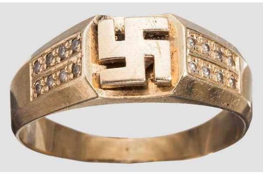 Goldener Ring Mit Hakenkreuz Und Brillanten Hakenkreuz Separat Aufgesetzt Eingesetzt 16 Brillan