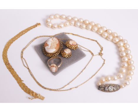 A string of freshwater Baroque-style pearls with an oval paste-set clasp,&nbsp;a pair of cameo earrings, an oval cameo brooch