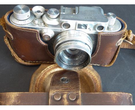 A circa 1940&nbsp; LEICA D.R.P. Ernst Leitz Wetzlar camera, no. 347765, with Summitar f = 5 cm 1 : 2 lens (no. 552849),&nbsp;