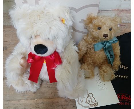Two Steiff bears; Knuffi (in original box) and Bear of the Year 2007, no.158/1500.