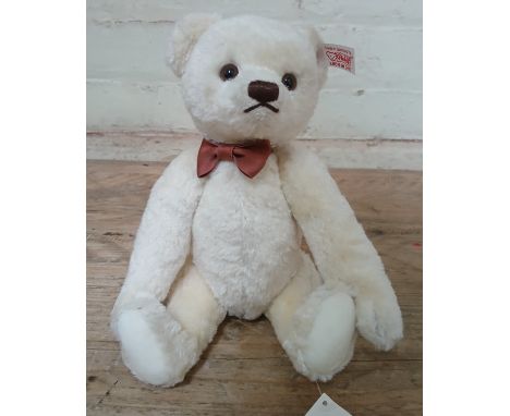 A Steiff limited edition bear of the year, 2010, no.187/2010.