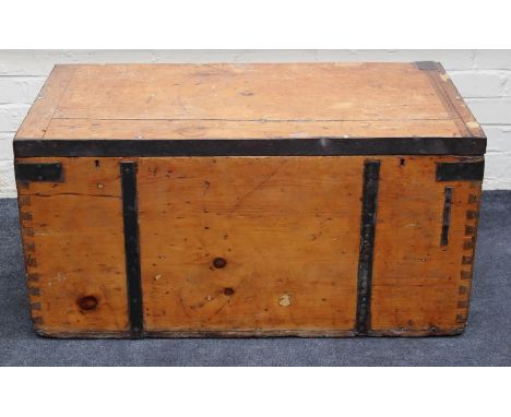 An Edwardian pine cabin trunk with twin side carry handles, metal strapping and tin lining, 101cm wide