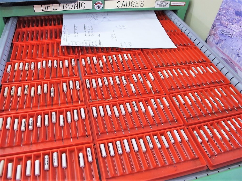 DELTRONIC PIN GAUGE SET, .200 TO 25.4 (METRIC/IMPERIAL) W/2 12 DRAWER