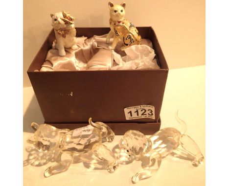 Four cat figurines including two crystal examples. P&amp;P Group 2 (£18+VAT for the first lot and £3+VAT for subsequent lots)