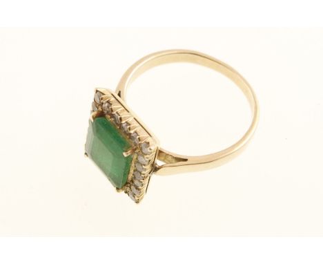 A modern emerald & diamond square set cluster ring stamped 18k, approx 0.50cts of diamonds & 4.1gms