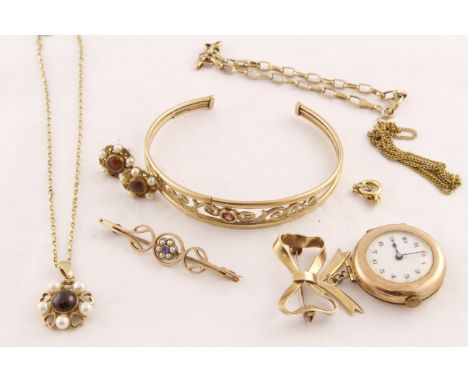 A quantity of 9ct & yellow metal items to include a stone set bangle , bar brooch, pearl & garnet pendant & chain, earrings, 